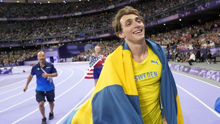 Арманд Дюплантис устанавливает рекорды в прыжках с шестом