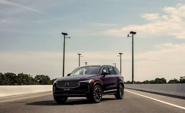 Volvo Launches the Updated XC90 T8 Recharge
